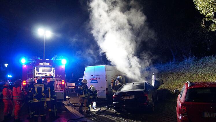 Zwei brennende Autos in einer Nacht in Ansbach