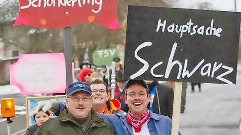 Original und Fälschung. Der CSU Ortsvorsitzende Erwin Belz und Doppelgänger Phillip Spahn. Fotos: Jürgen Hüfner