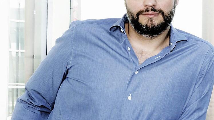 Die Austattung für Donizettis "Liebestrank" ist die dritte Coburger Arbeit des in Wien lebenden Bühnen- und Kostümbildners Christof Cremer.Foto: PR