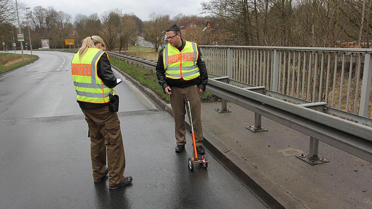 Am Mittwochmorgen (19.03.2014) ereignete sich auf der B22 am Ortsausgang von Bayreuth ein Verkehrsunfall mit toedlichem Ausgang. Foto: News5 / Fricke