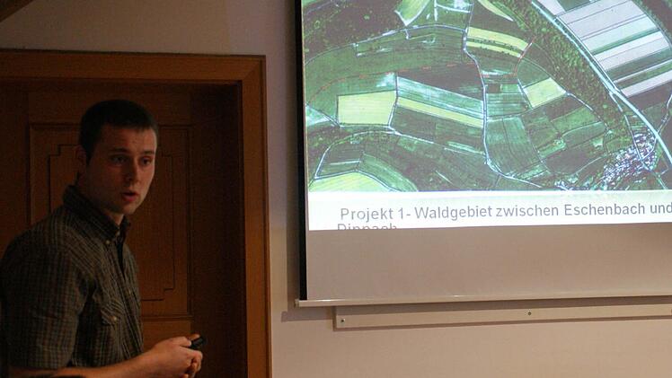 Stadtförster Christian Bartsch stellte sein waldbauliches Sanierungskonzept für den Hangwald von Eschenbach bis Roßstadt vor.