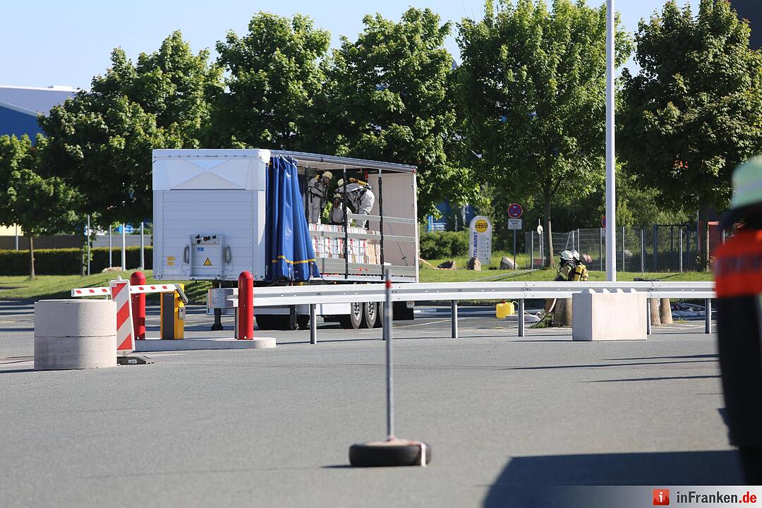 Explosionsgefahr im Kreis Hof: Aufgeheizter Gefahrguttransporter droht zu explodieren