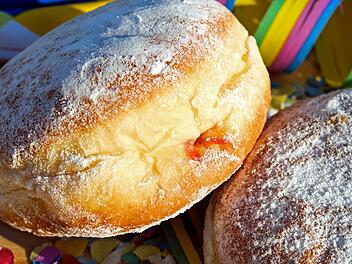 Leckere Krapfen sind in Franken traditionell mit Hiffenmark gefüllt. Symbolfoto: pixabay.com/coeleur
