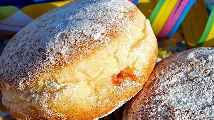 Leckere Krapfen sind in Franken traditionell mit Hiffenmark gefüllt. Symbolfoto: pixabay.com/coeleur