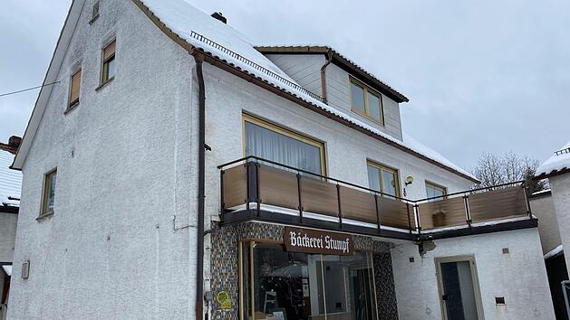 Das Anwesen Marktplatz 8 ist den Stadtr&auml;ten schon lange ein Dorn im Auge. Nunmehr ist der F&ouml;rderbescheid eingegangen und man kann bald mit den Abriss beginnen. Stadt Wallenfels