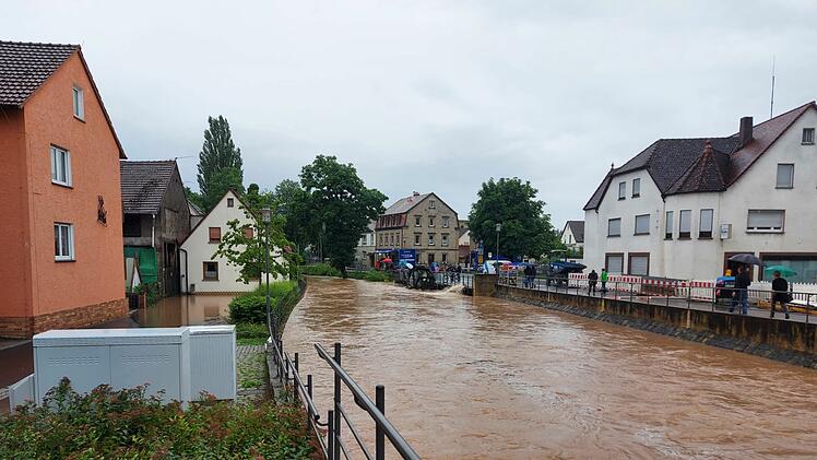 Unwetter in Zeil: Überschwemmung überrascht demente Frau