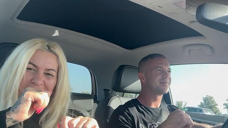 Ab nach Spanien: Mel und Addi sind guter Dinge.