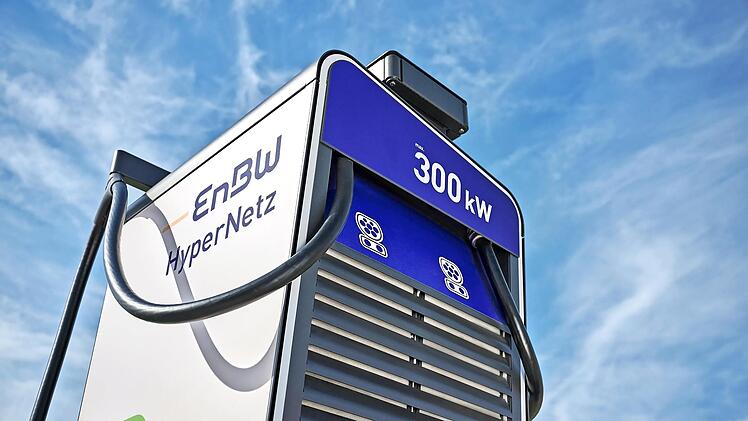 Diese Schnellladestation hat 300 kW Ladeleistung.