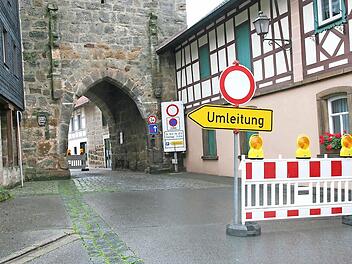 Bei einem Unfall wurde Ende September das Tor des Hattersdorfer Turm in Seßlach zerstört. Der Schaden wird auf 35000 Euro geschätzt. Das Tor soll so historisch wie möglich wiederhergestellt werden. Foto: CT-Archiv