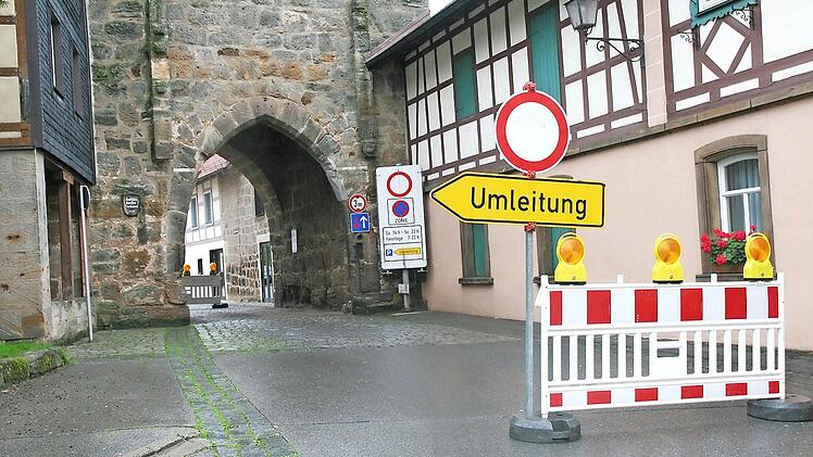 Bei einem Unfall wurde Ende September das Tor des Hattersdorfer Turm in Seßlach zerstört. Der Schaden wird auf 35000 Euro geschätzt. Das Tor soll so historisch wie möglich wiederhergestellt werden. Foto: CT-Archiv