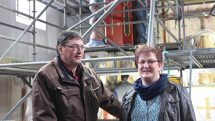 Pfarrgemeinderatsvorsitzender aus Volkers, Arnold Brust, und Susanne Vogel, Pfarrgemeinderatsvorsitzende aus Motten Foto: Birgit Will