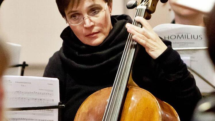 Melanie Beck am Barockcello