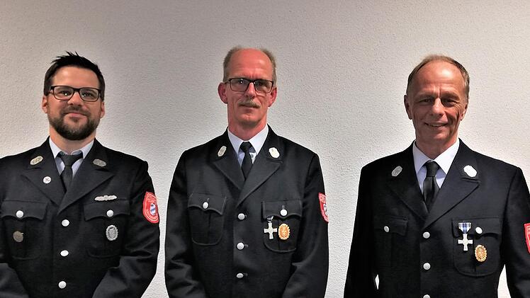 : Für ihre 40-jährige Vereinsmitgliedschaft ehrte Vorsitzender Dominik Kutscher (von links) seine Kameraden Heribert Hein und Michael Wehner