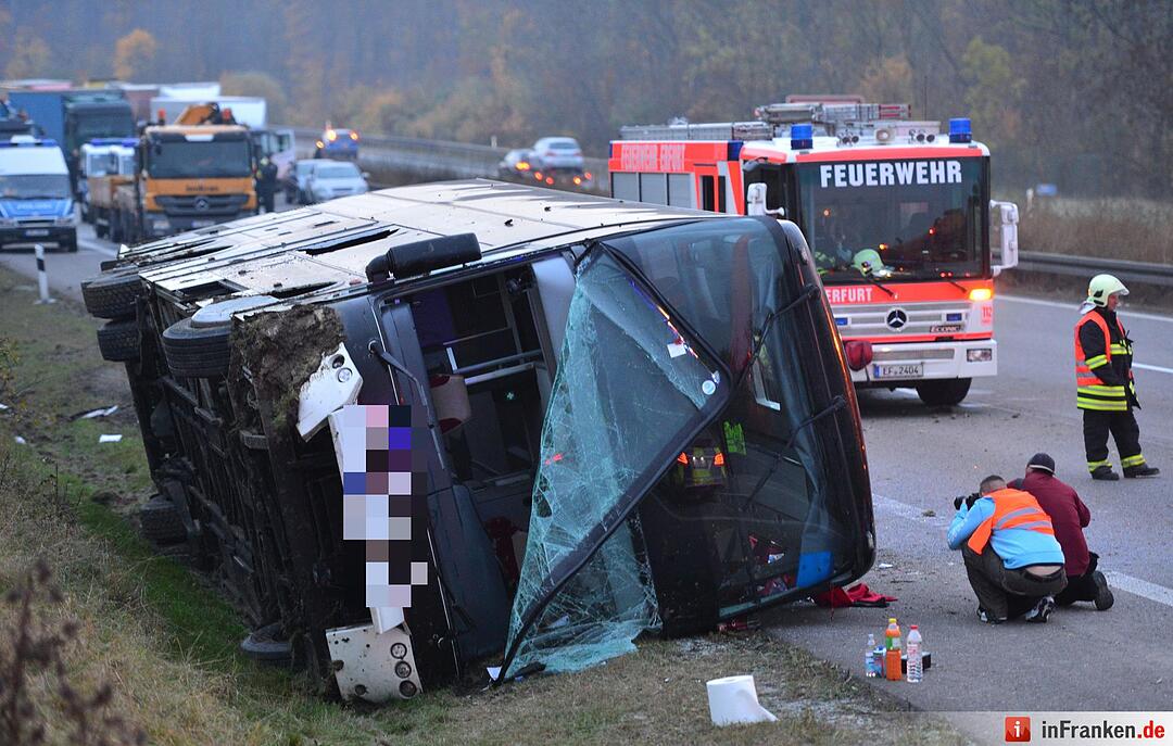 Bus mit Kindern bei Erfurt verunglückt