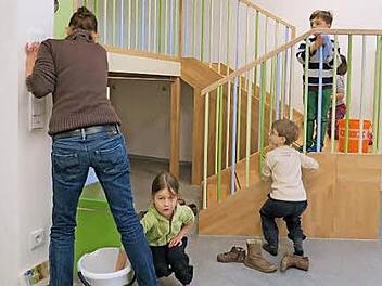 Beim Putzen halfen auch die Kinder mit. Fotos: Doris Bauer