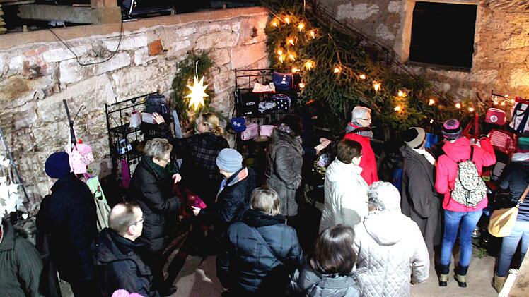 In die Adelsdorfer Schlossweihnacht ist die Scheune bereits integriert.  Foto: Johanna Blum (Archiv)