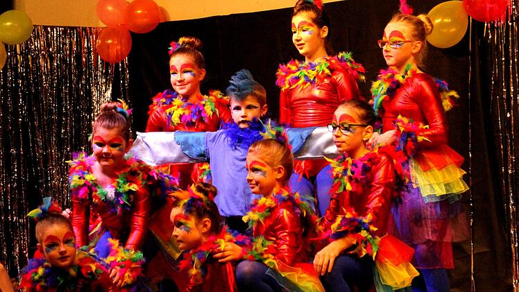 Die "Minis" als Papageien.