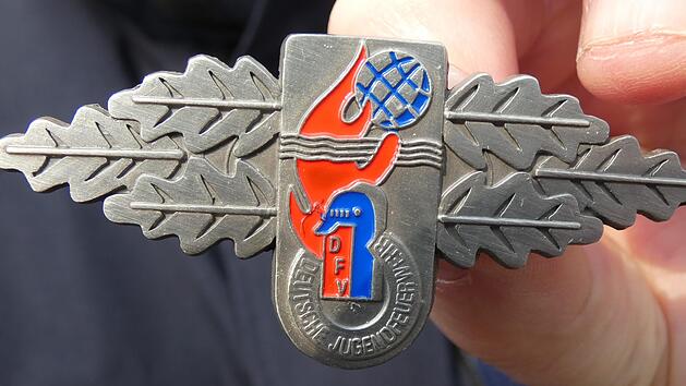 Die Deutsche Jugendleistungsspange ist die h&ouml;chste Auszeichnung, die man innerhalb der Jugendfeuerwehr erreichen kann. Christian Licha