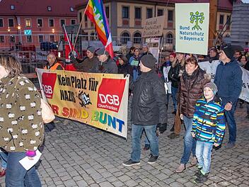 Marsch der Teilnehmer vom Rathaus zum VersammlungsortKlaus Gagel