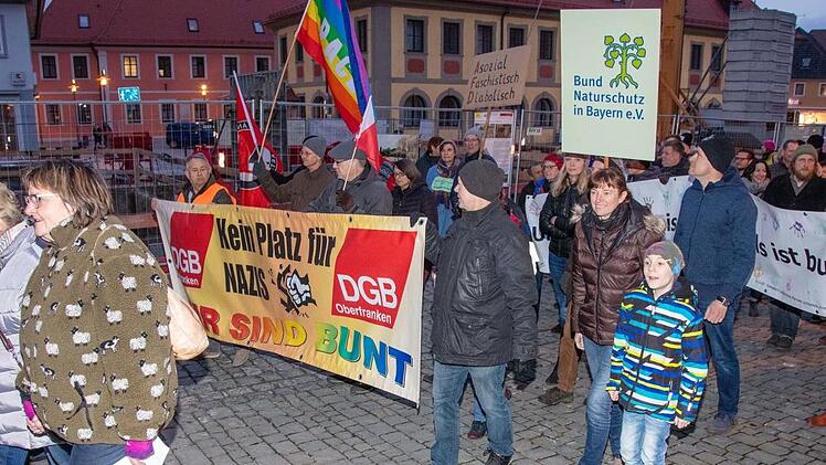 Marsch der Teilnehmer vom Rathaus zum VersammlungsortKlaus Gagel