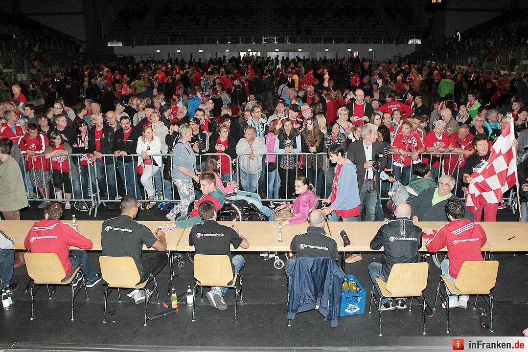 Brose FanParty 220615 06 Autogramme