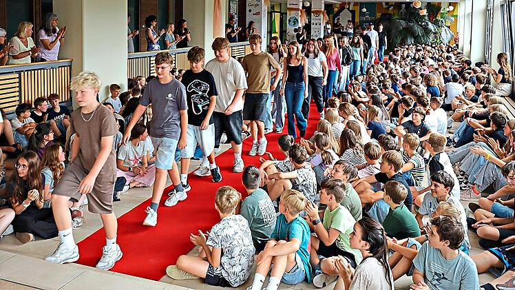 Sch&uuml;ler-Ehrung auf dem roten Teppich.Volker Fella