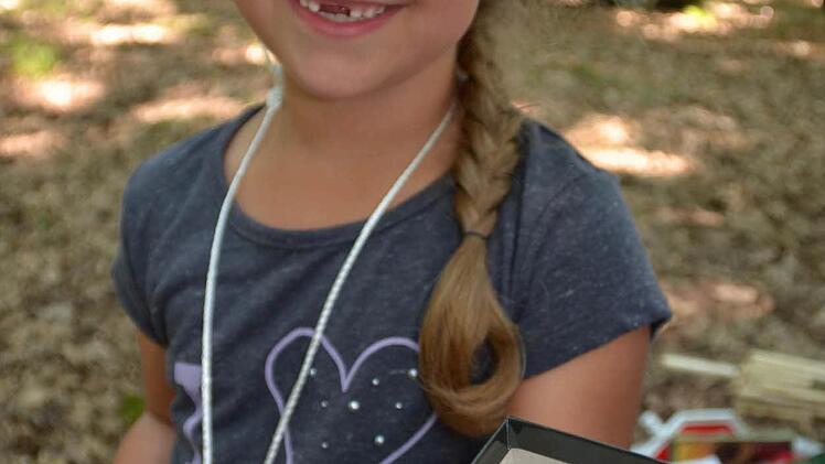 Franzi: "Ich habe in meiner Schachtel eine Raupe. Die habe ich gefunden. Sie macht gerade ihr Geschäft."  Foto: kkh