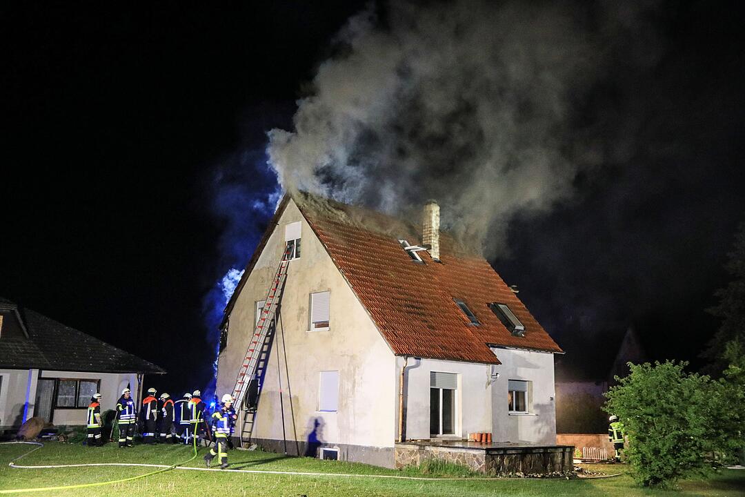 Wohnhaus im Kreis Erlangen-Höchstadt brennt ab
