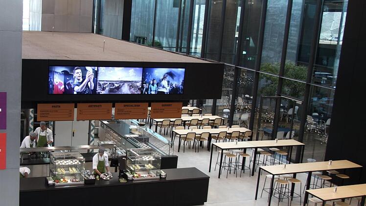 Impressionen von der Einweihung des "Halftime"     Foto: Richard Sänger