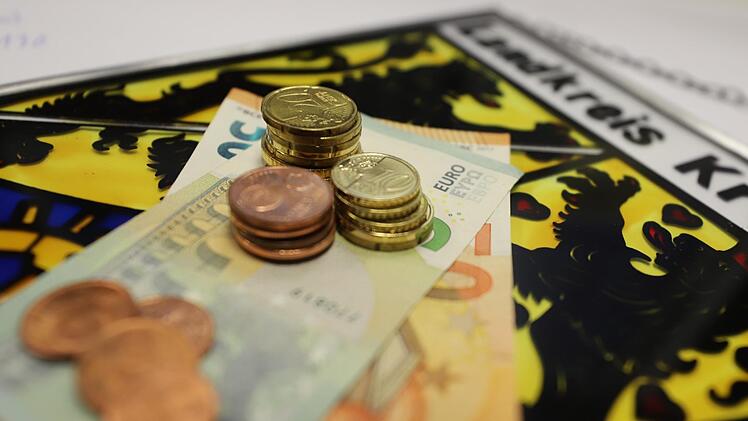Arbeitnehmer im Kreis Kronach verdienen im Schnitt weniger, müssen aber an anderer Stelle auch weniger ausgeben. Symbolbild: Marian Hamacher
