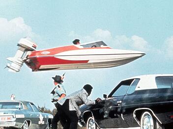 Die Verfolgungsjagd mit einem Motorboot ist nur eine von vielen unterhaltsamen Szenen in "James Bond 007 - Leben und sterben lassen".