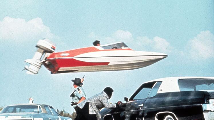 Die Verfolgungsjagd mit einem Motorboot ist nur eine von vielen unterhaltsamen Szenen in "James Bond 007 - Leben und sterben lassen".