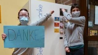 Nachträgliches Weihnachtsgeschenk: Dank einer Spendenaktion von Hanse Haus hat die Fuchsstädter Katharinenschule jetzt einen Getränkeautomaten. Foto: Susanne Wieber-Gößmann