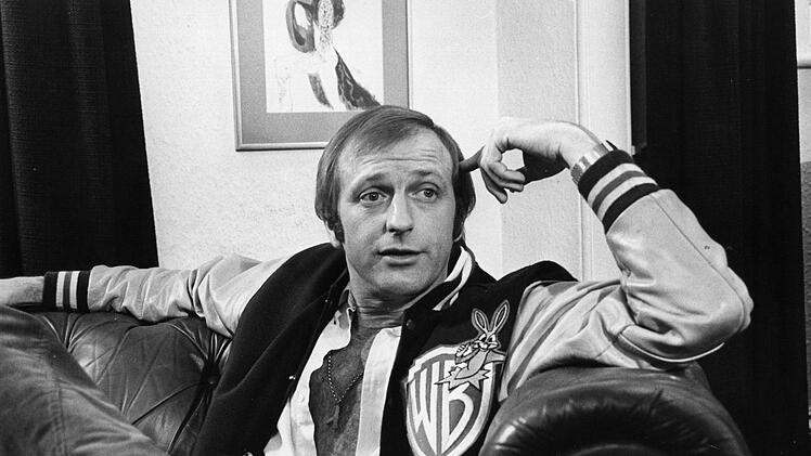 1988 diagnostizierten Ärzte bei Graham Chapman einen Tumor an seinen Mandeln. Am 4. Oktober 1989 starb er im Alter von 48 Jahren.