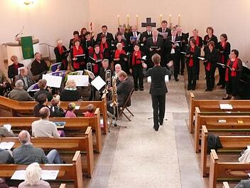 Posaunenchor und "Cantabile" gaben dem Gemeindefest in der Christuskirche einen würdigen Abschluss. Foto: Sabine Meißner