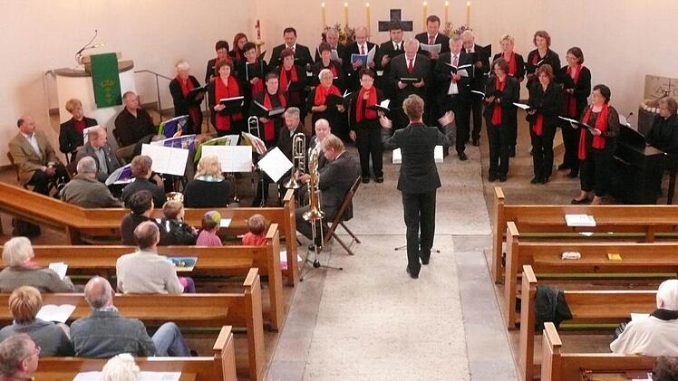 Posaunenchor und "Cantabile" gaben dem Gemeindefest in der Christuskirche einen würdigen Abschluss. Foto: Sabine Meißner