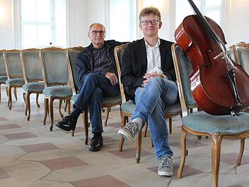 Ein Duo mit verteilten Aufgaben und gleichen Zielen: Während Hans Jürgen Schedel (links) das Finanzielle im Blick behält, hält Achim Melzer für die Kammerkonzerte nach Originalität Ausschau.Markus Häggberg