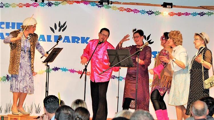 Die Gruppe Weibertreff begeisterte den Saal mit ihren Werbespots.Sigismund von Dobschütz