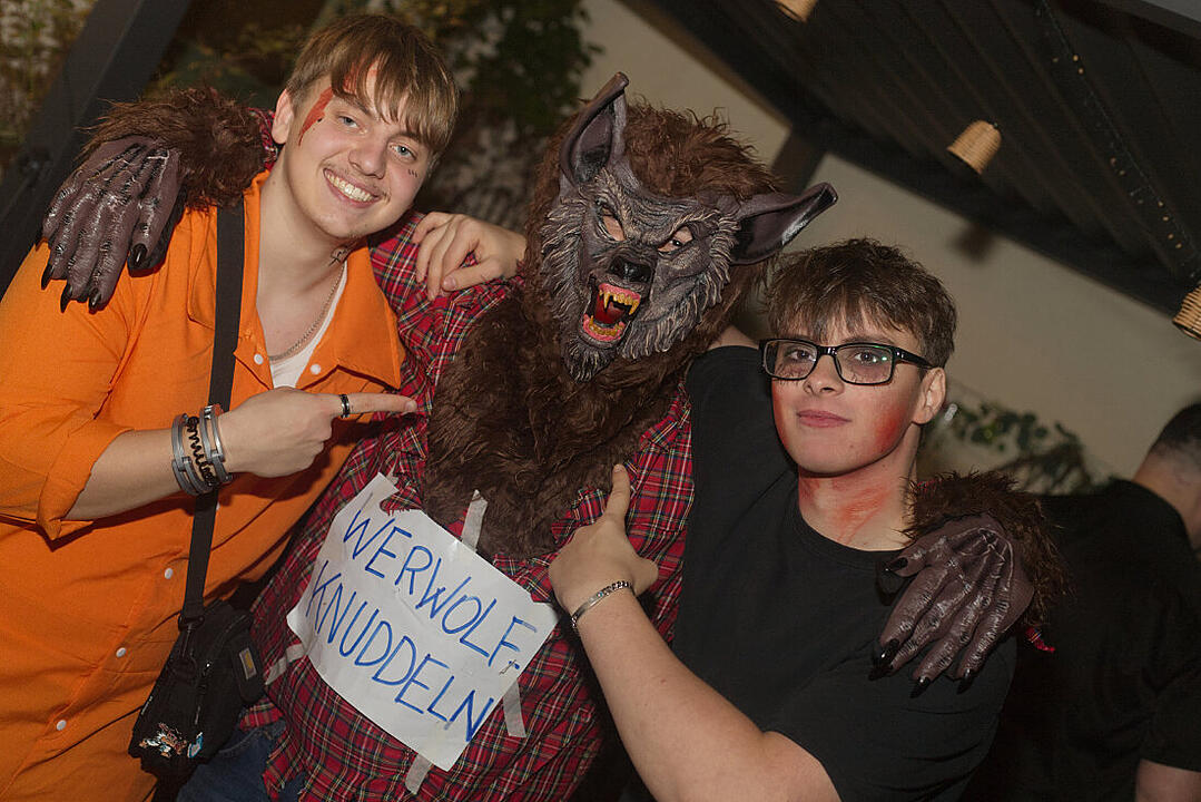 ME & MY (ZOMBIE) GIRLS HALLOWEEN