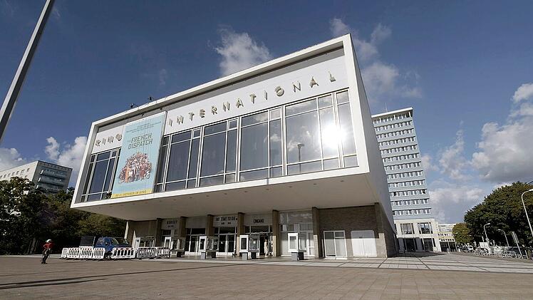 Das Kino International war bis 1990 das Premierenkino Ost-Berlins. 1989 lief hier erstmals in der DDR "Dirty Dancing", und das Publikum war, noch mehr als im Westen, begeistert.