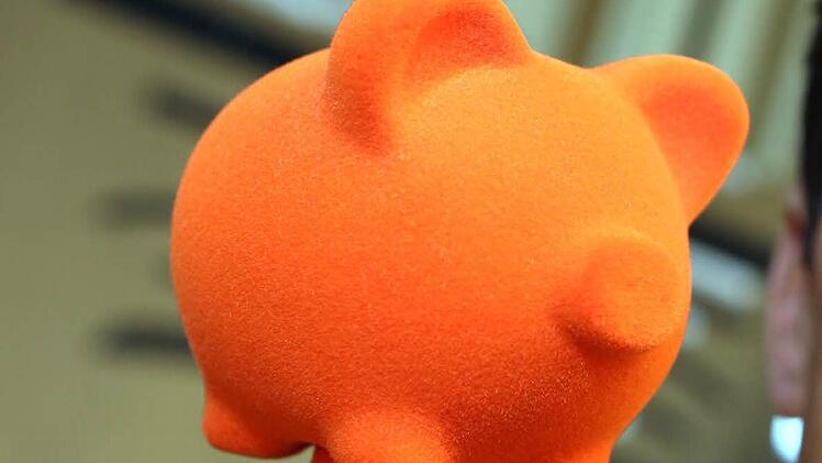 Die Flockfarben - hier ein Sparschwein - sind ganz unterschiedlich.