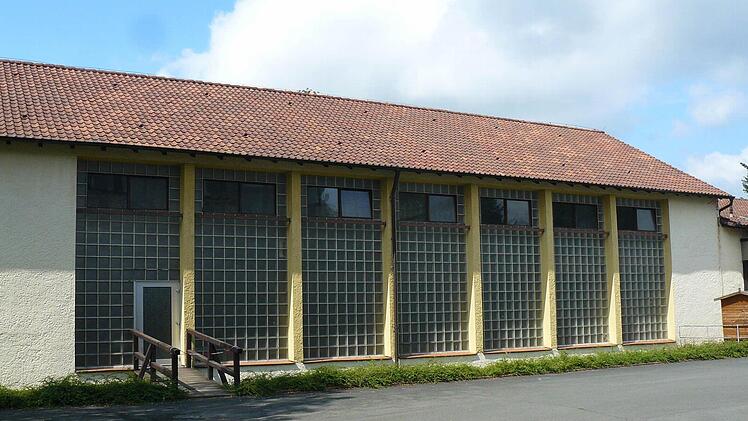 Die Stadtsteinacher Schulturnhalle ist marode, soll ersetzt werden. Foto: Klaus-Peter Wulf