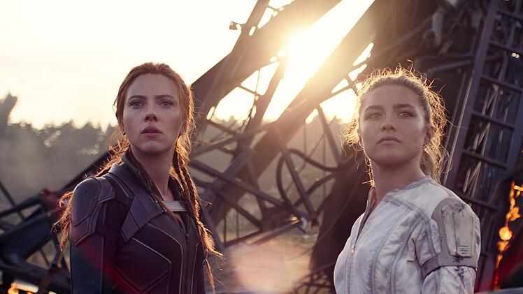 Schwestern k&ouml;nnen es besser: Natasha (Scarlett Johansson, links) und Yelena (Florence Pugh).