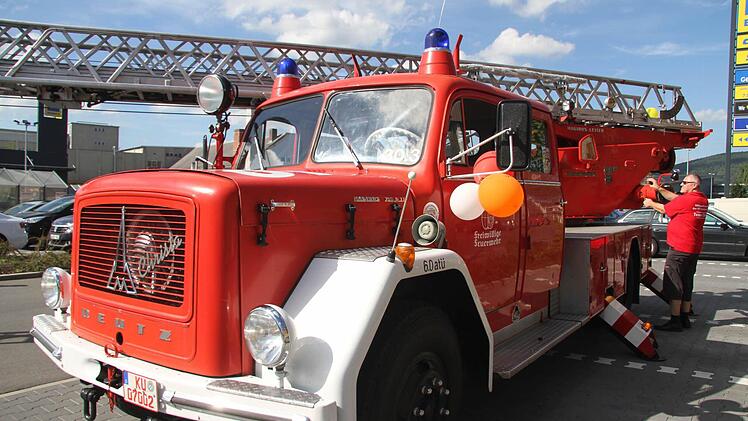 Das historische Feuerwehrauto "Christa" war ein Hingucker.