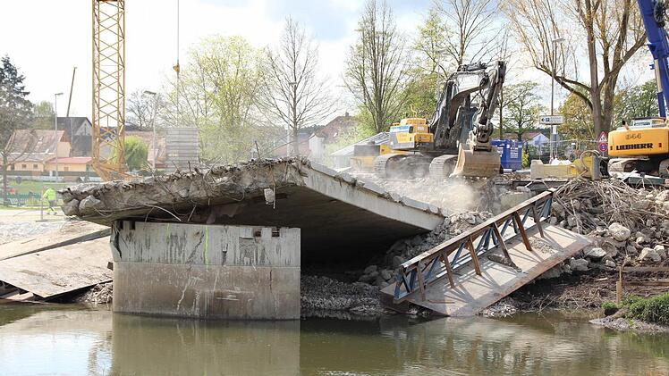 Die Aischbrücke in Höchstadt wird abgerissen. Foto: Andreas Dorsch