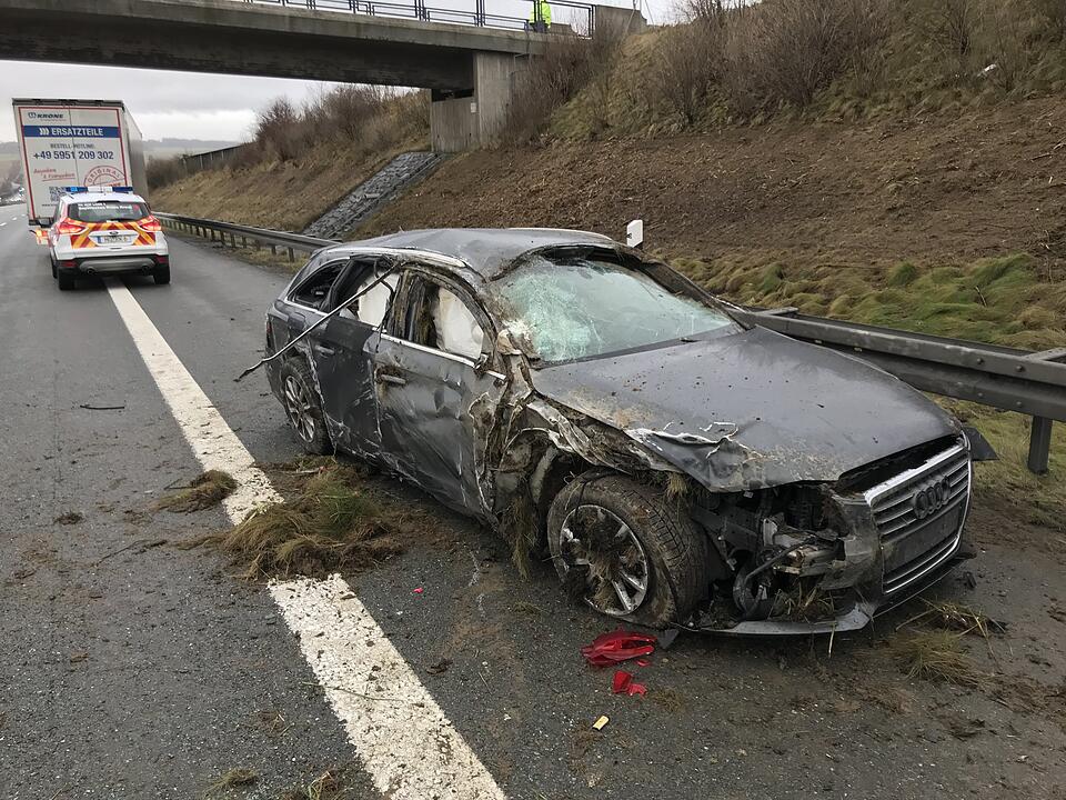 Unfall auf der A9: Familie mit Säugling schwer verletzt