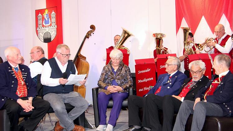 "Gründungs-Zeitzeugen" im Gespräch : Anton Böhm, Moderator Eberhard Schellenberger, Martha Moritz, Günter Huschka, Reinhard Worschech und Gerd Spitzner (von links).