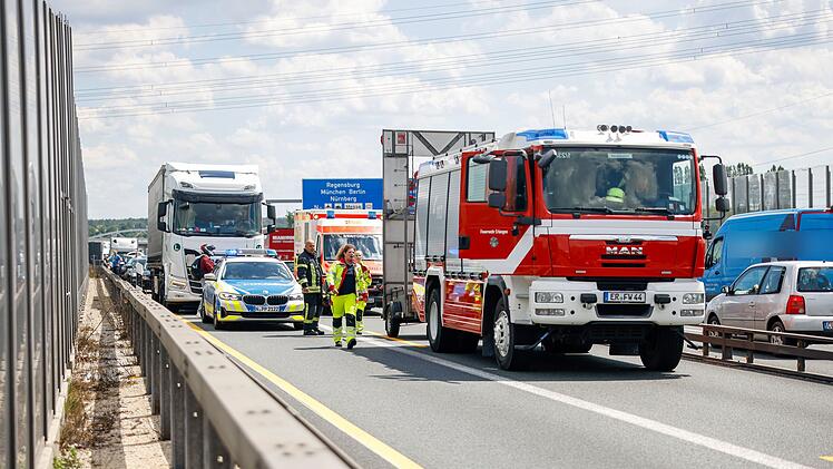 A3 bei Erlangen: Flächenbrand sorgt für Sperrung
