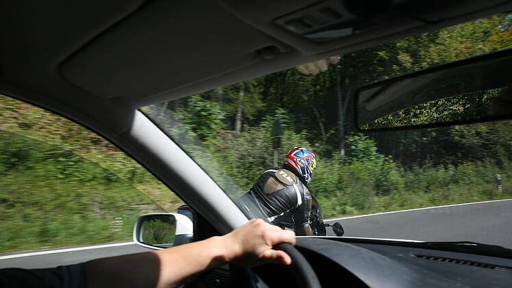 Archivbild aus dem Auto während der Fahrt zwischen Würgau und Steinfeld an einem Samstag