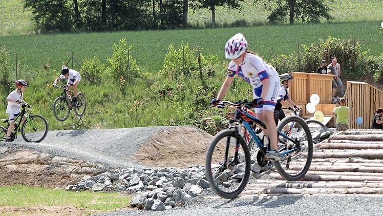 Der MTB-Park erfreute sich schon am Eröffnungstag großer Beliebtheit. Foto: Klaus Klaschka